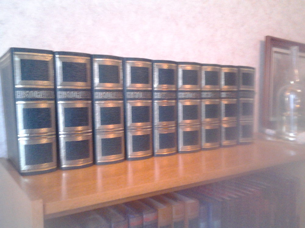 LOT DE 400 LIVRES DIVERS Livres et BD