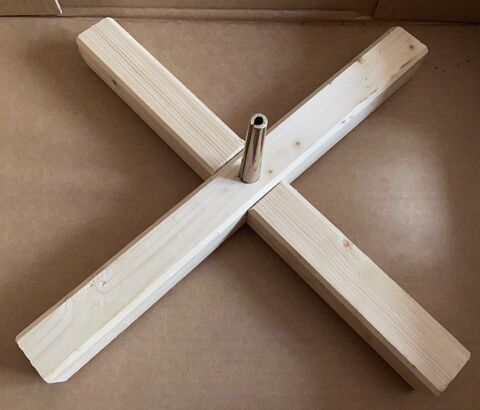 Support en bois pour sapin de noël 39 Cms très bon état 3 Joué-lès-Tours (37)