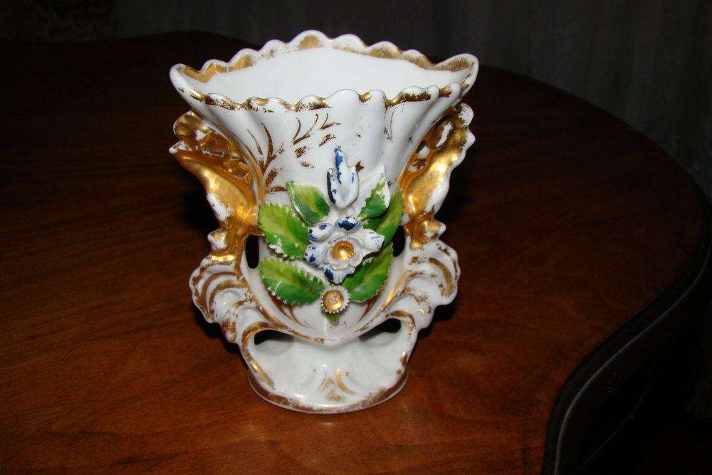 Ancien petit vase de mari&eacute;e en porcelaine de Paris XIX&egrave;me
