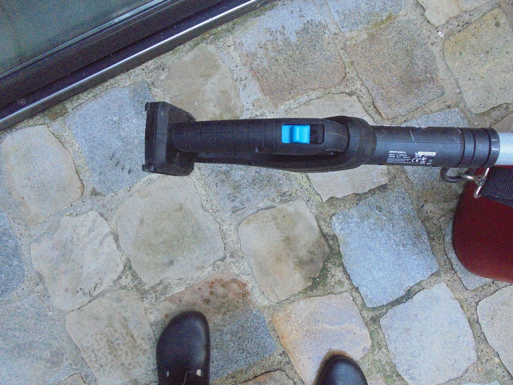 TAILLE HAIE SUR BATTERIE Jardin