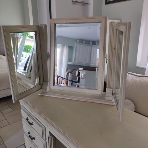 Coiffeuse et o bureau 300 St Isidore (06)