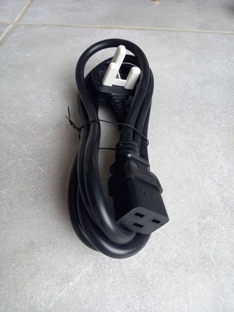 Cordon �lectrique CEI IEC 60320 C19 vers prise type UK 230cm 3 Boisset-et-Gaujac (30)