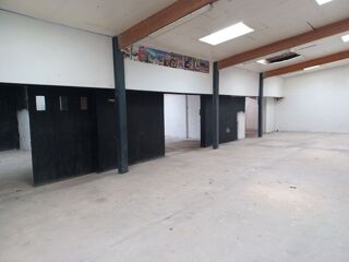  Parking / Garage � louer 400 m� La rochefoucauld