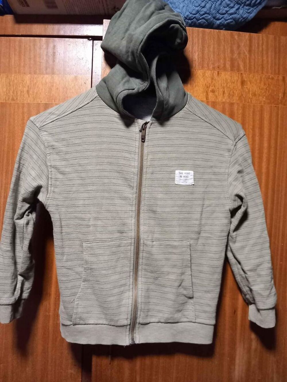 Sweat zipper &agrave; capuche 8 ans Vêtements enfants