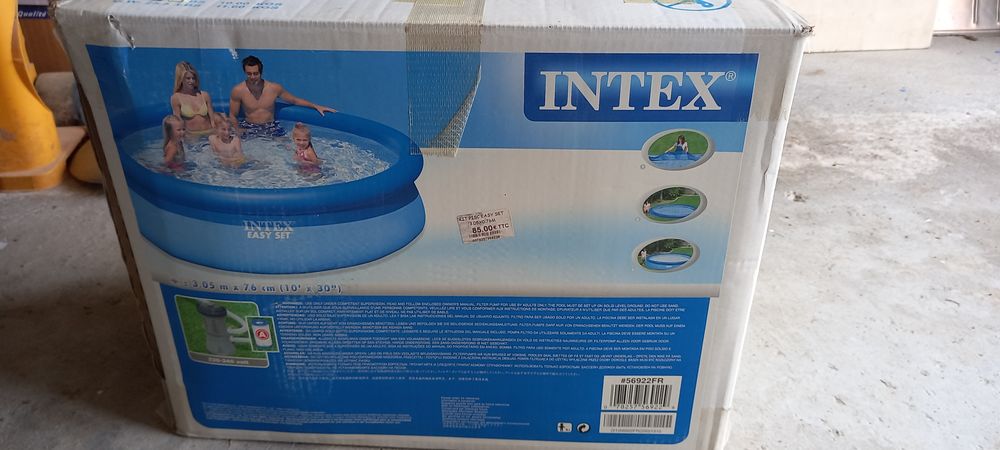 piscine + quelques accessoires Jeux / jouets