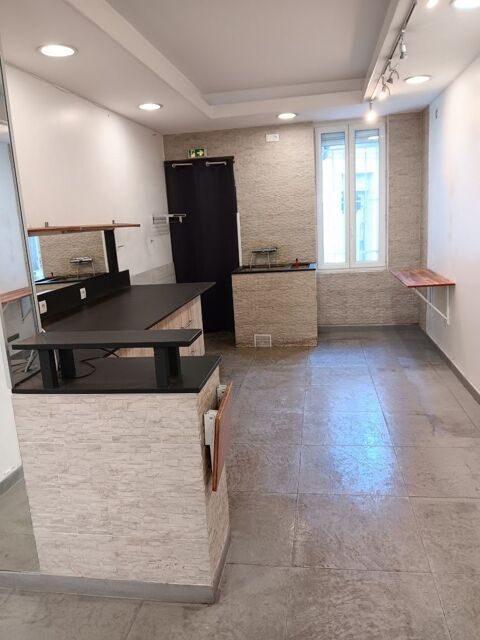 vend murs libres d'une boutique 345000 94300 Vincennes