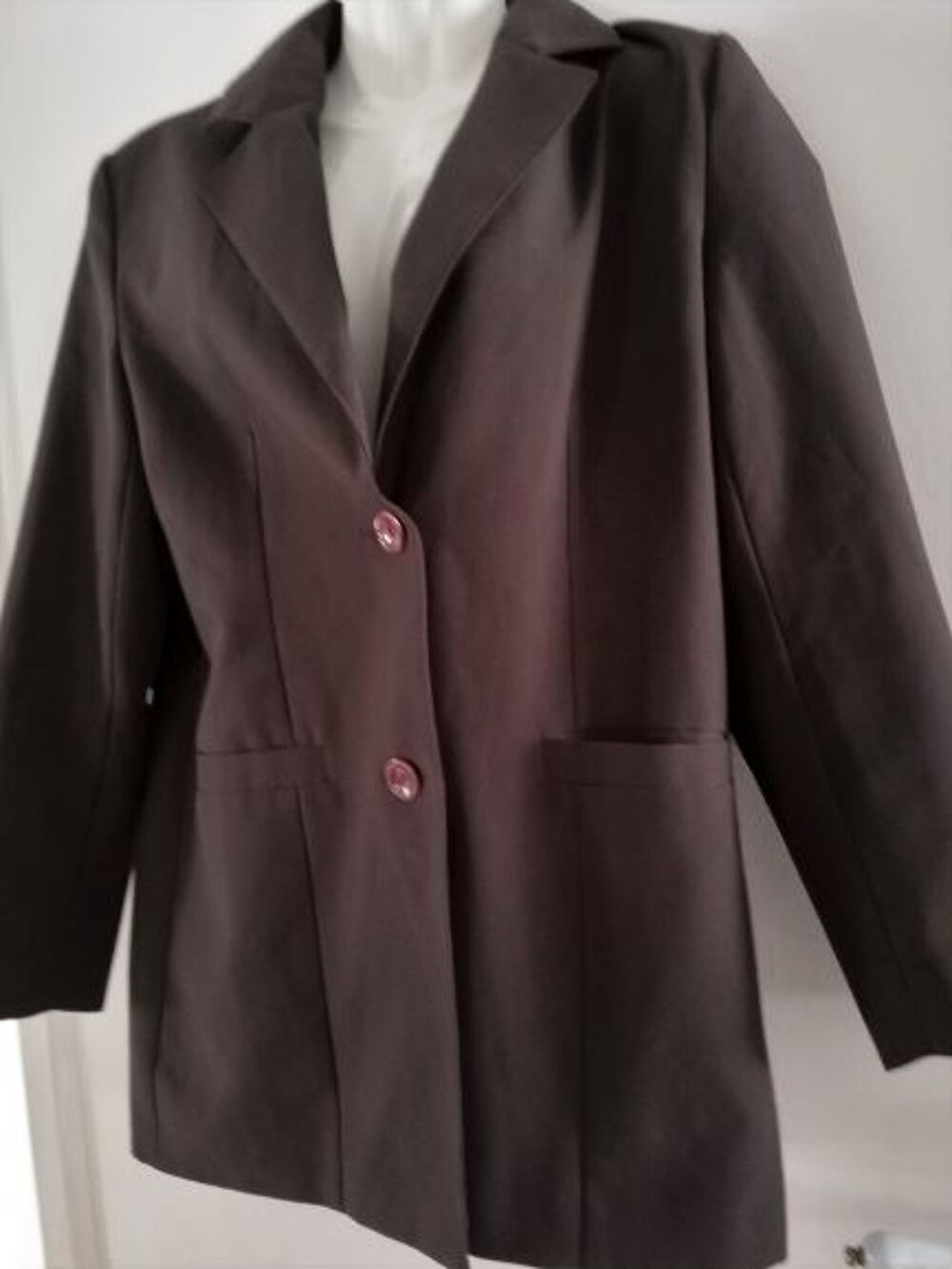 Belle veste marron doubl&eacute;e poches T 38 Vtements