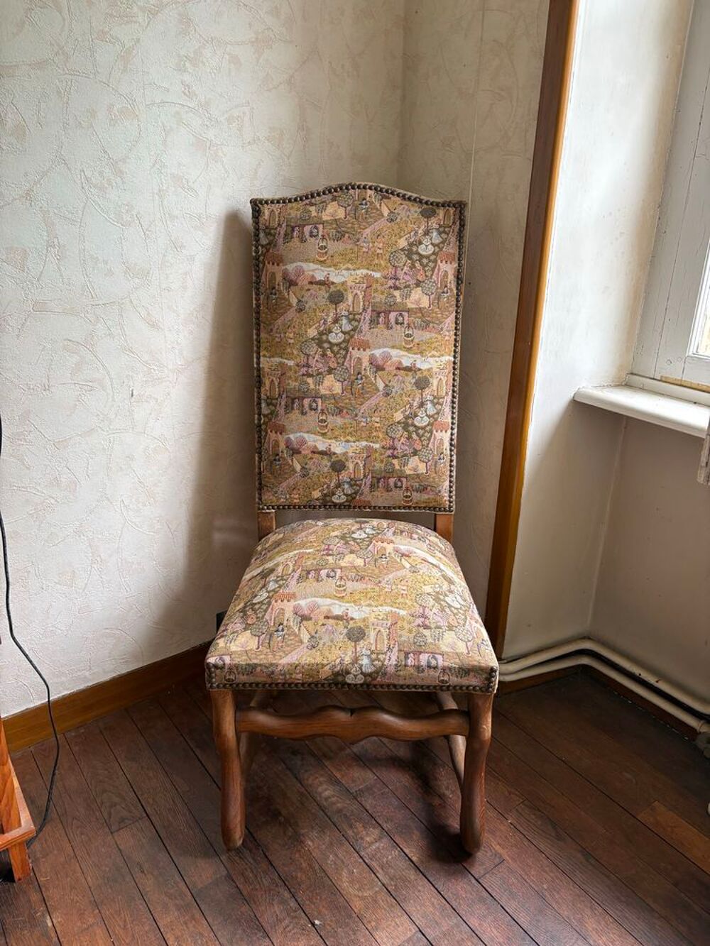 lot 5 chaises style Louis Xlll Meubles