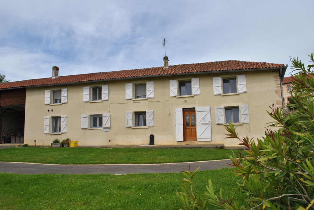 Vente Maison maison entièrement rénovée de 200m2 dans charmant village Cazaril-tambourès