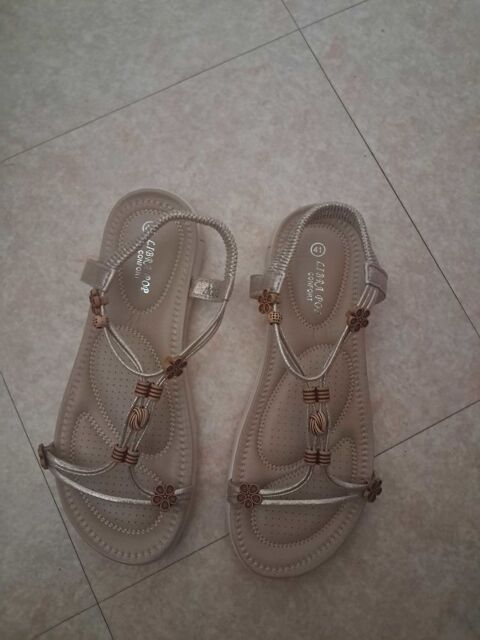 nu pieds pour femme tout neufs Angers (49)