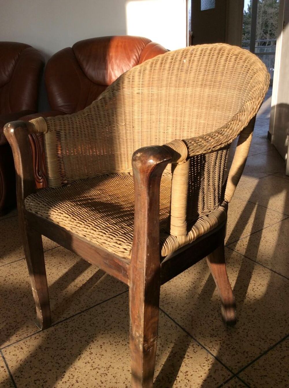  confortable fauteuil en osier 
Meubles