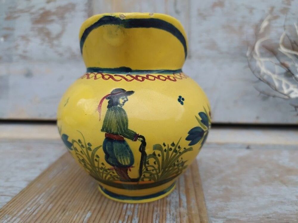 Ancien Petit Pot &agrave; Lait Fa&iuml;ence de Quimper Henriot 