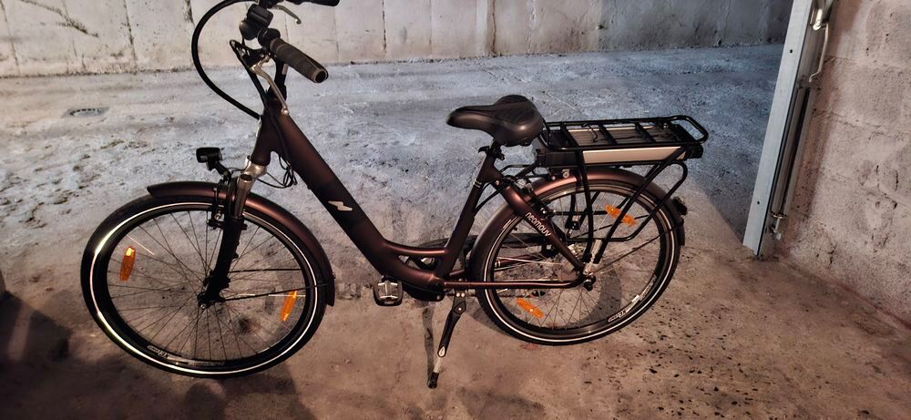 Velo electrique femme NEOMOUV Carlina tr&egrave;s peu roul&eacute; Vélos