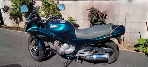 Moto YAMAHA 1993 occasion Ste Pezenne 79000