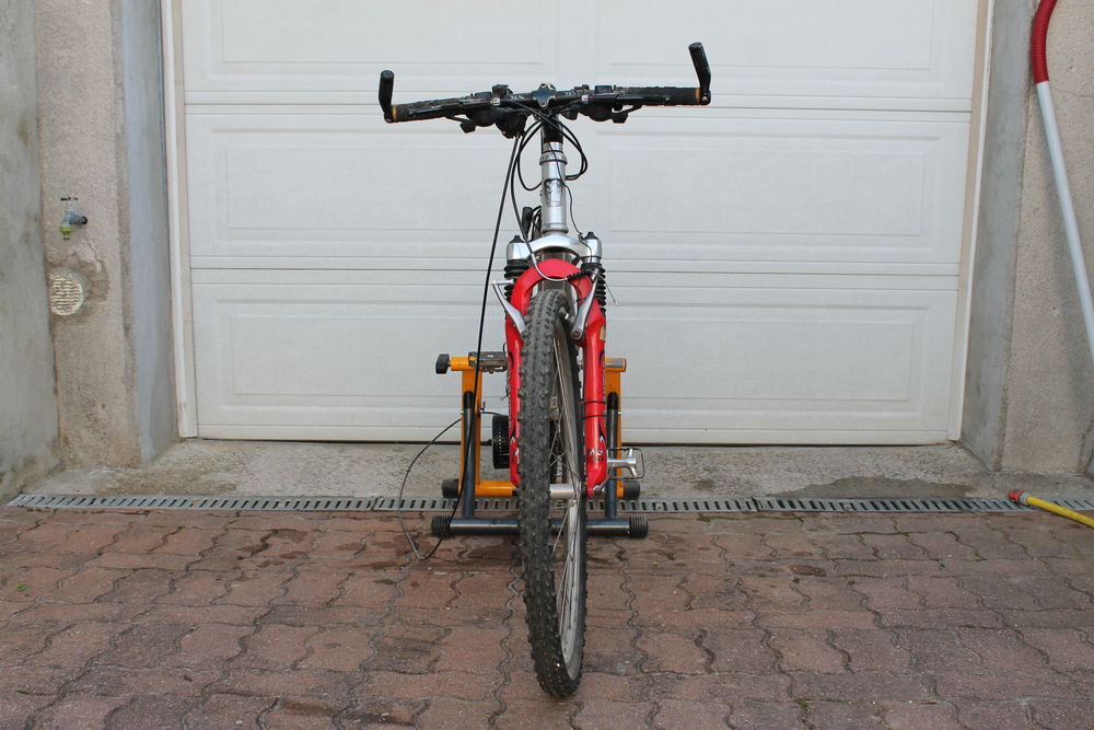 VTT PEUGEOT AVEC HOME TRAINER 
Vélos