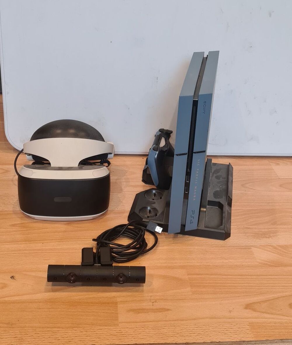 Pack PS4 &eacute;dition Uncharted + casque VR + 4 jeux Consoles et jeux vidéos