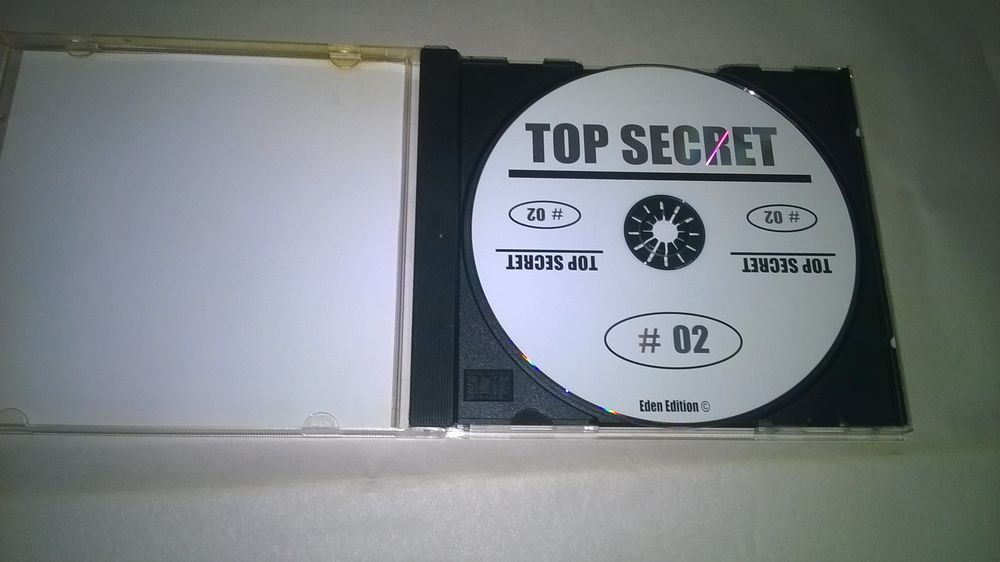 CD Top Secret UFO 
N 2
Excellent etat
Le monde ne sera pl Consoles et jeux vidéos