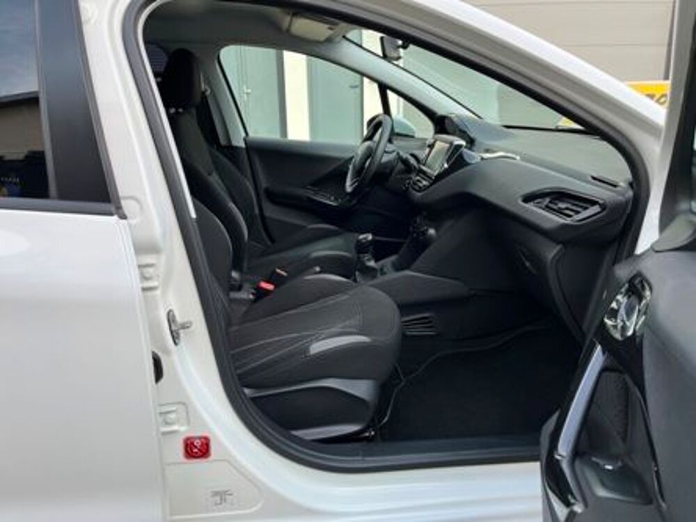 208 1.2 VTI / 82CV 2015 occasion 42700 Firminy