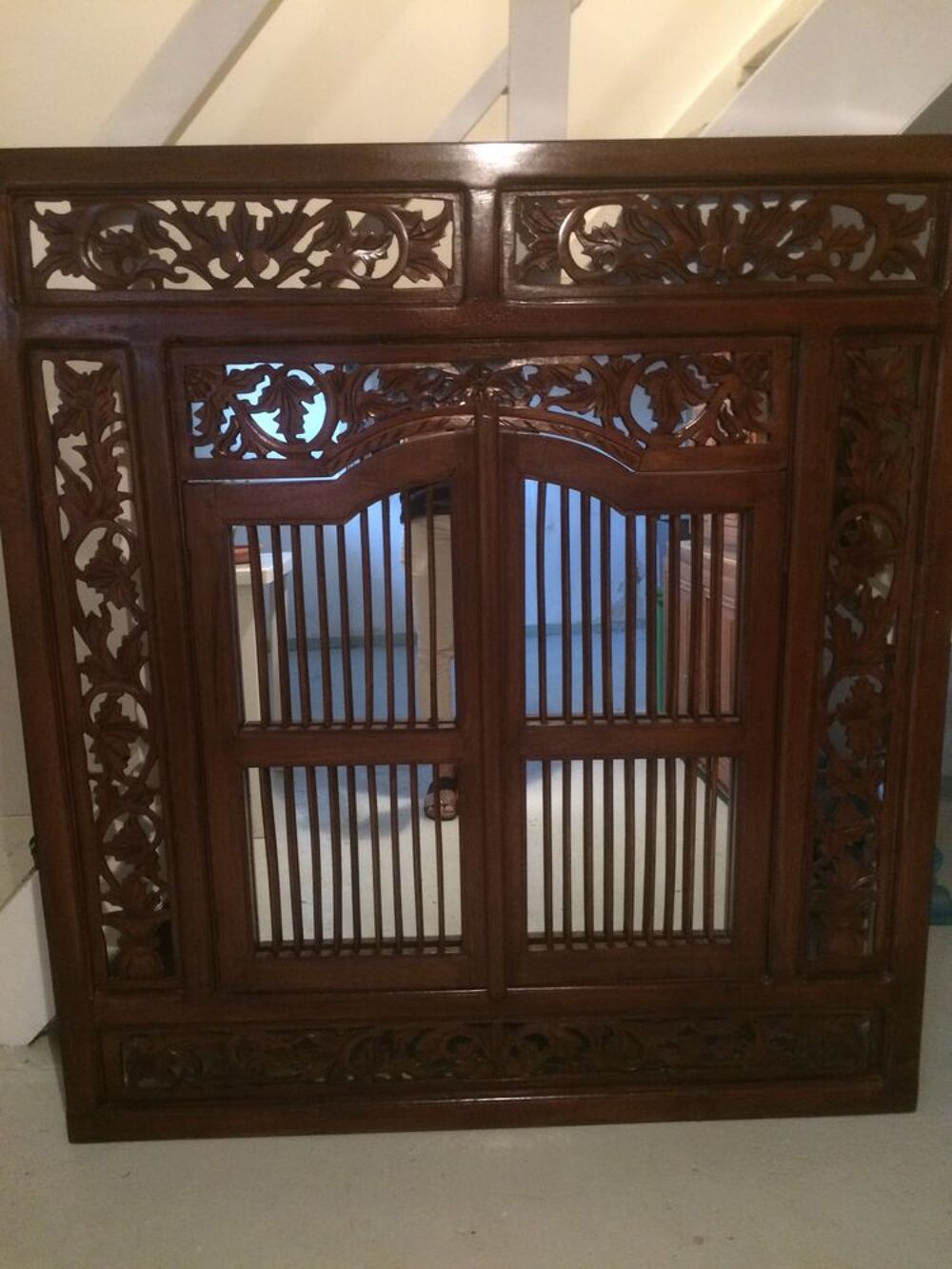 Miroir fen&ecirc;tre en bois sculpt&eacute; Décoration