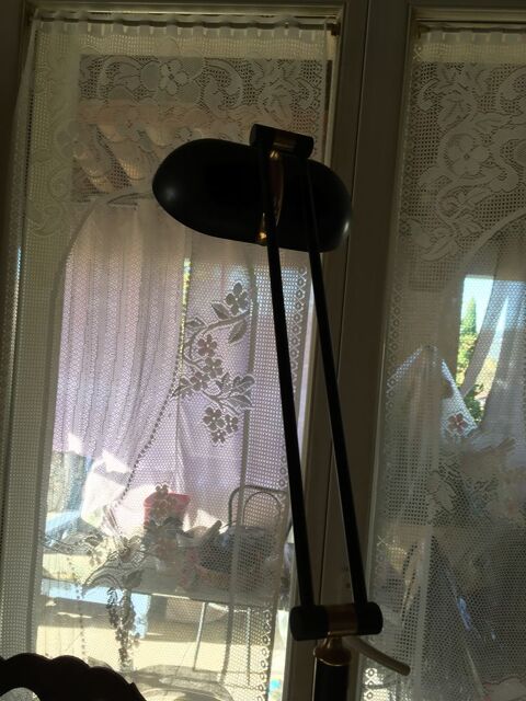 Lampe halogne sur pied noir et or orientable  10 Saint-Julien-les-Rosiers (30)