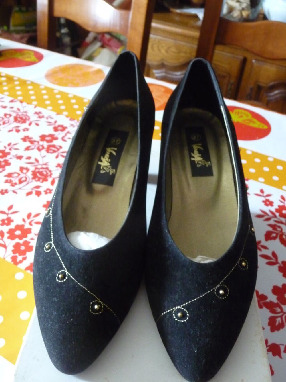 CHAUSSURES DAIM PETITS TALONS FEMME P.37 Chaussures