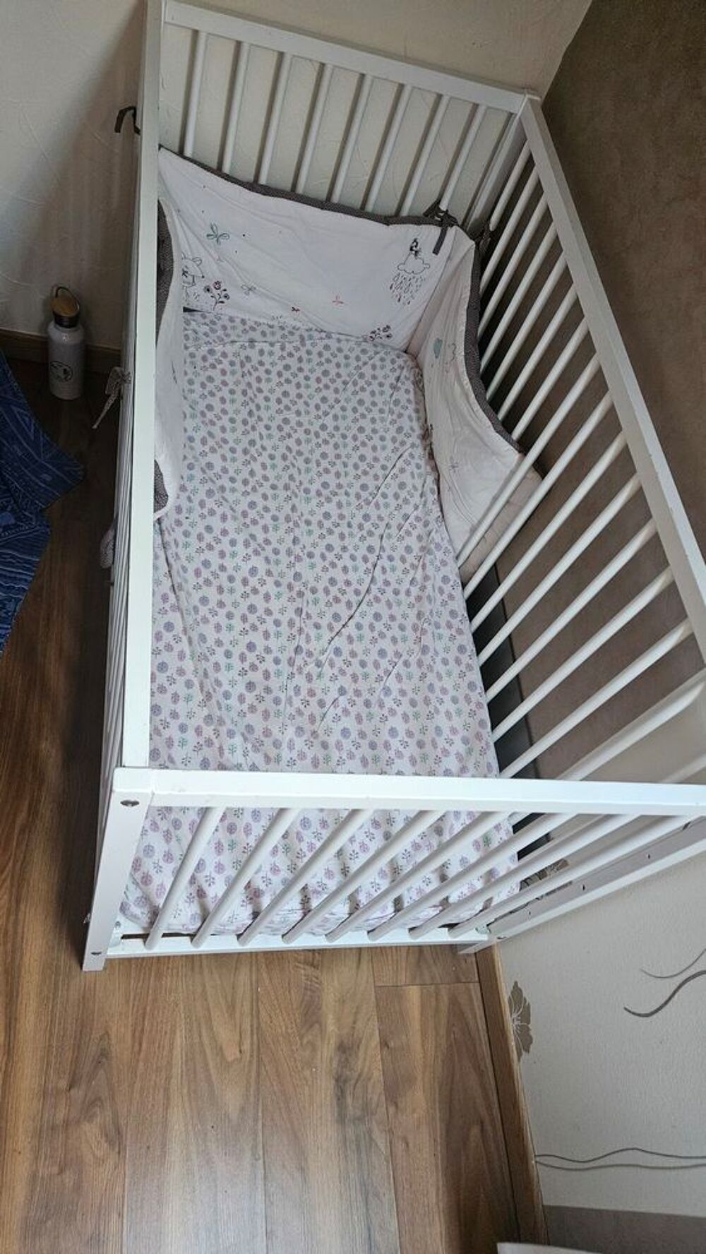LIT B&eacute;b&eacute; avec matelas et tour de lit Puériculture