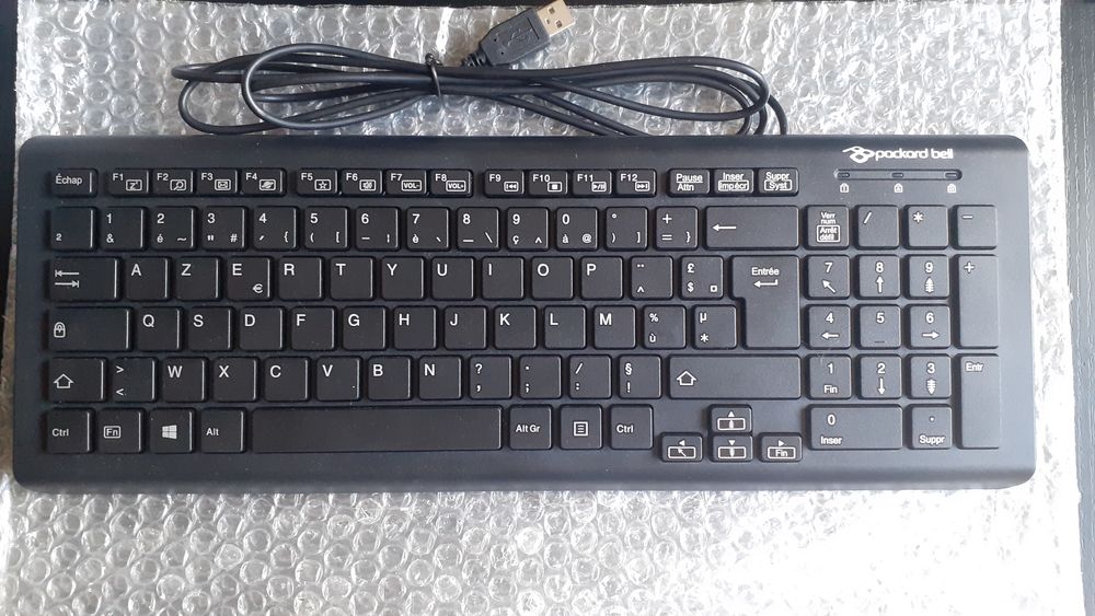 Lot informatique : Clavier avec enceintes et micro Matériel informatique