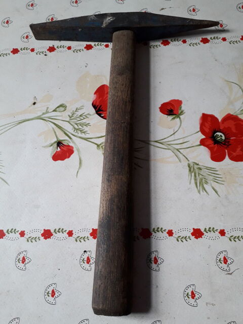 MARTEAU A  PIQUER LA SOUDURE.. 4 Fr�vent (62)