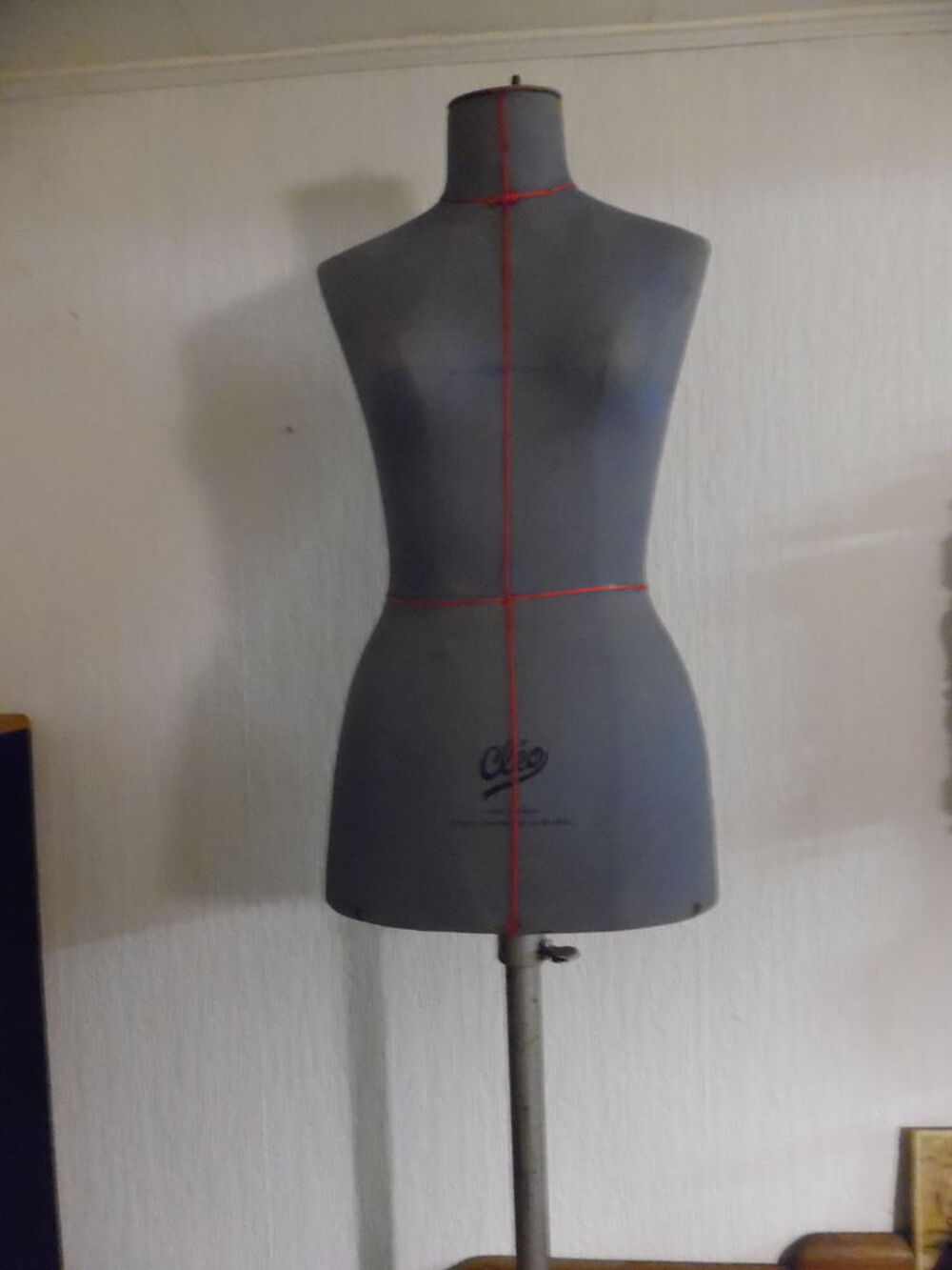 mannequin de couture cl&eacute;o paris,pieds fonte d alu. 