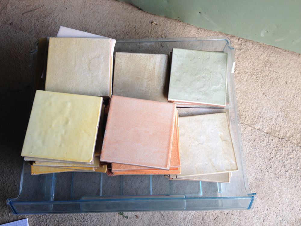 Lot de 123 petits carreaux de carrelage de diverses couleurs Bricolage