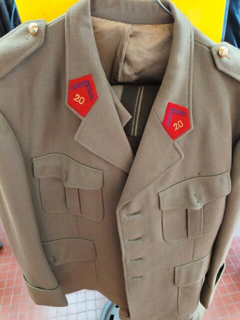 Tenu melitaire vintage veste et pantalon de 1971 Poitiers (86)