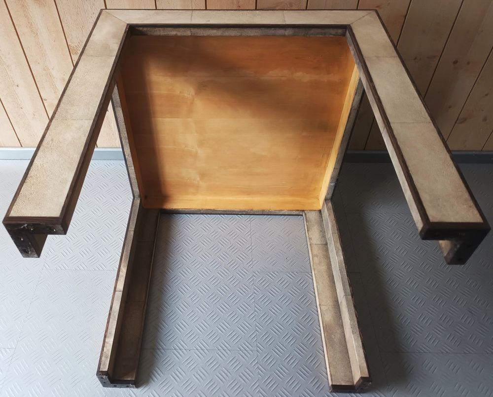Petite table carr&eacute;e en galuchat de style art d&eacute;co Meubles