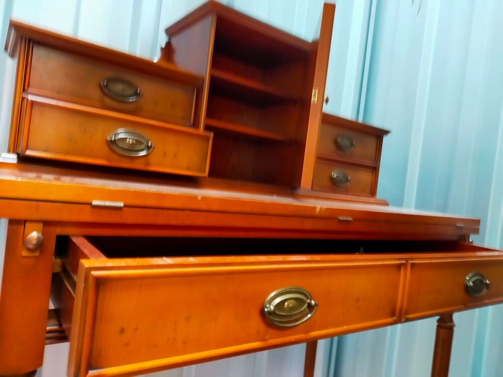 TABLEAUX ET MEUBLES 