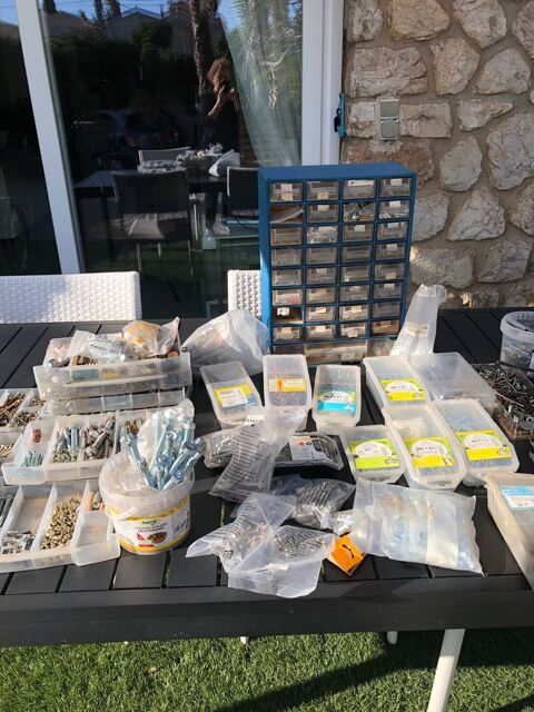 Quincaillerie.Vissserie . 30 Antibes (06)