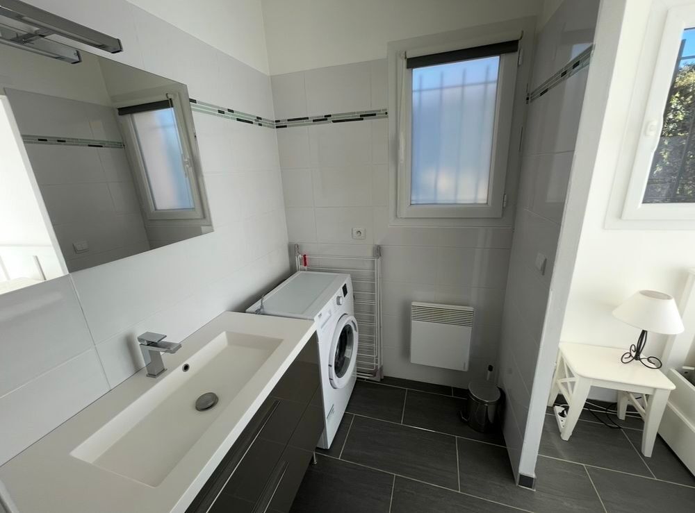   Appartement T2 meublé avec place de parking  Provence-Alpes-Côte d'Azur, Saint-Julien (83560)