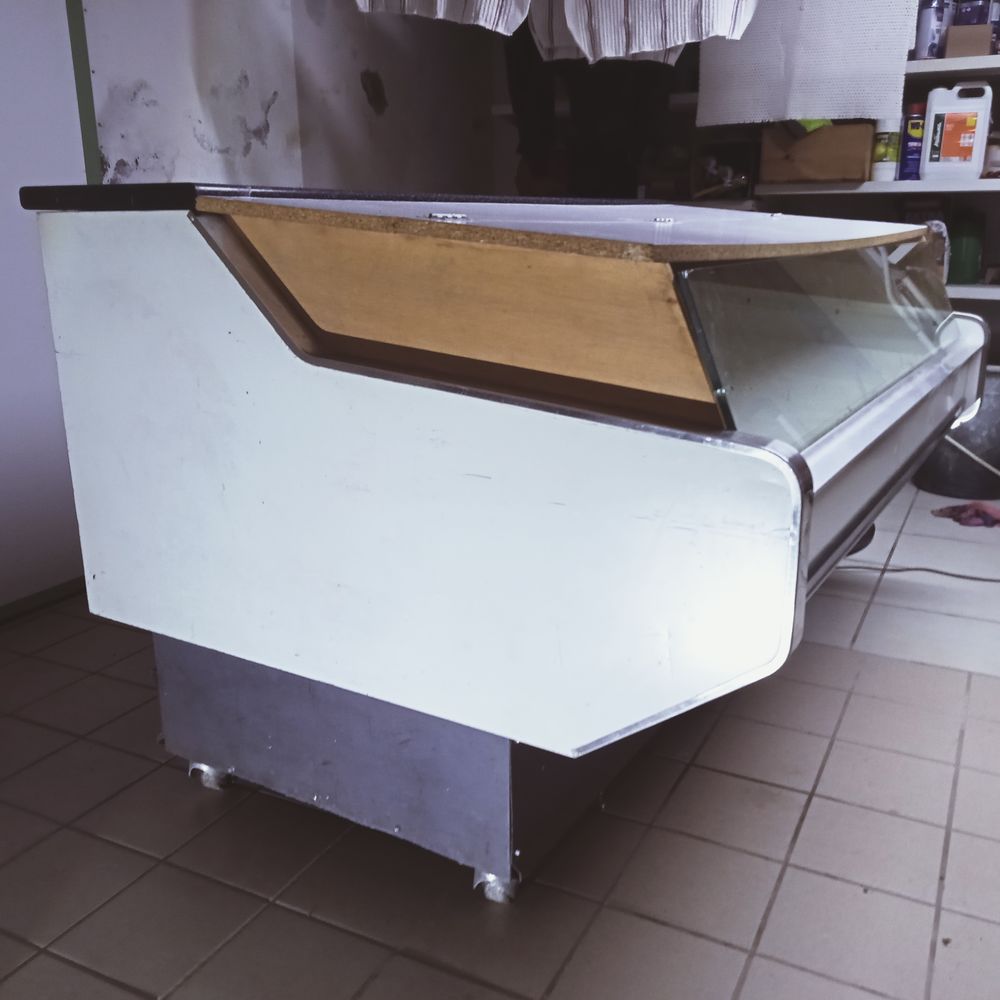 vitrine de patisserie modifi&eacute;e Electroménager