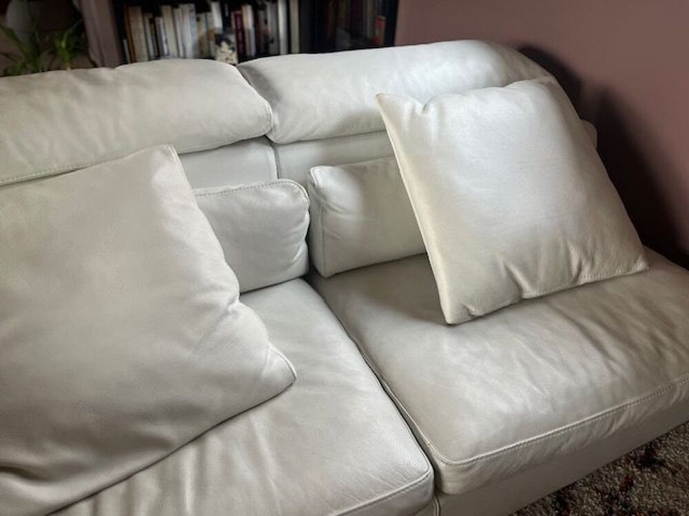 Canap&eacute; cuir blanc et sa m&eacute;ridienne &eacute;l&eacute;gant et spacieux 1500� Meubles