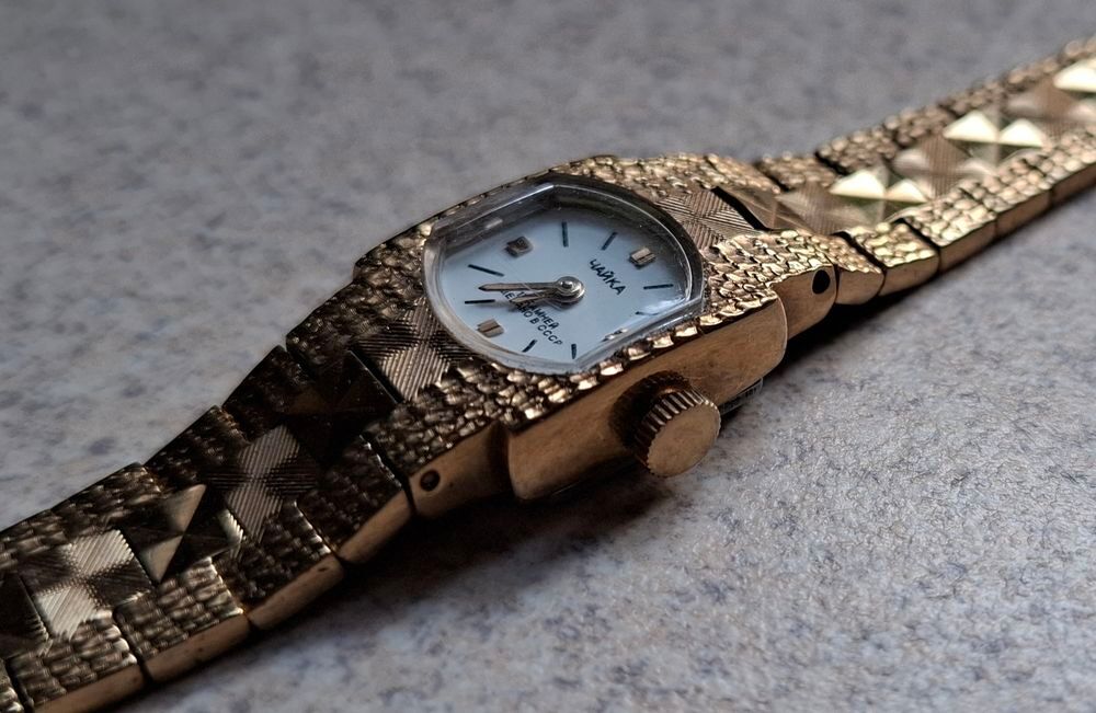 Montre femme plaqu&eacute;e or Bijoux et montres