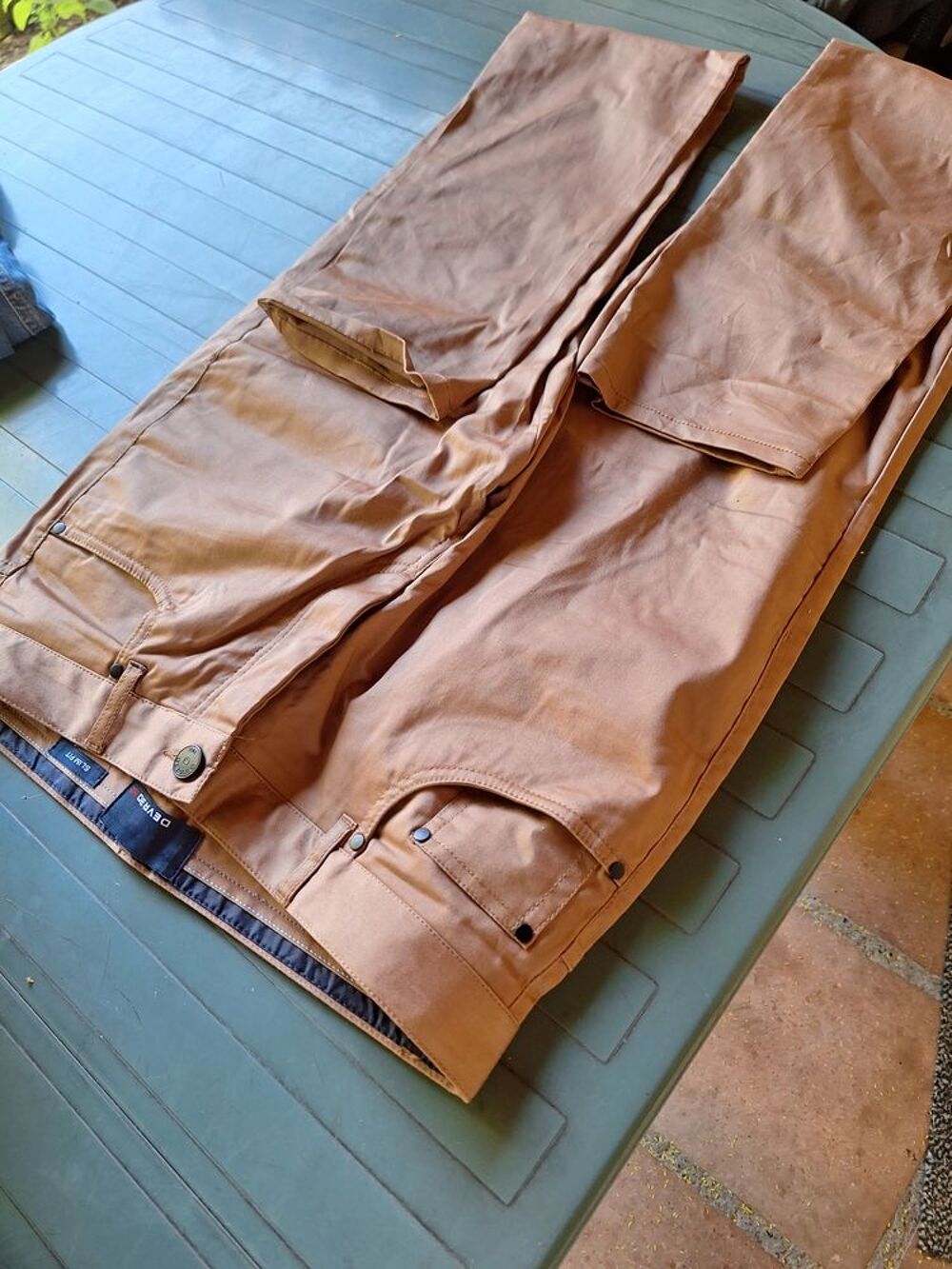 blousons T 42/44 cuir dont l'un avec capuche, et chaussures Vêtements