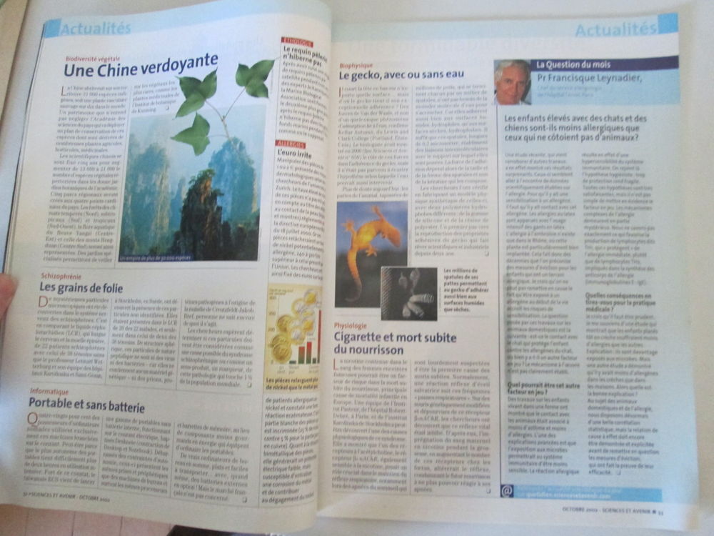 Lot de 15 Revues Sciences et Avenir Livres et BD