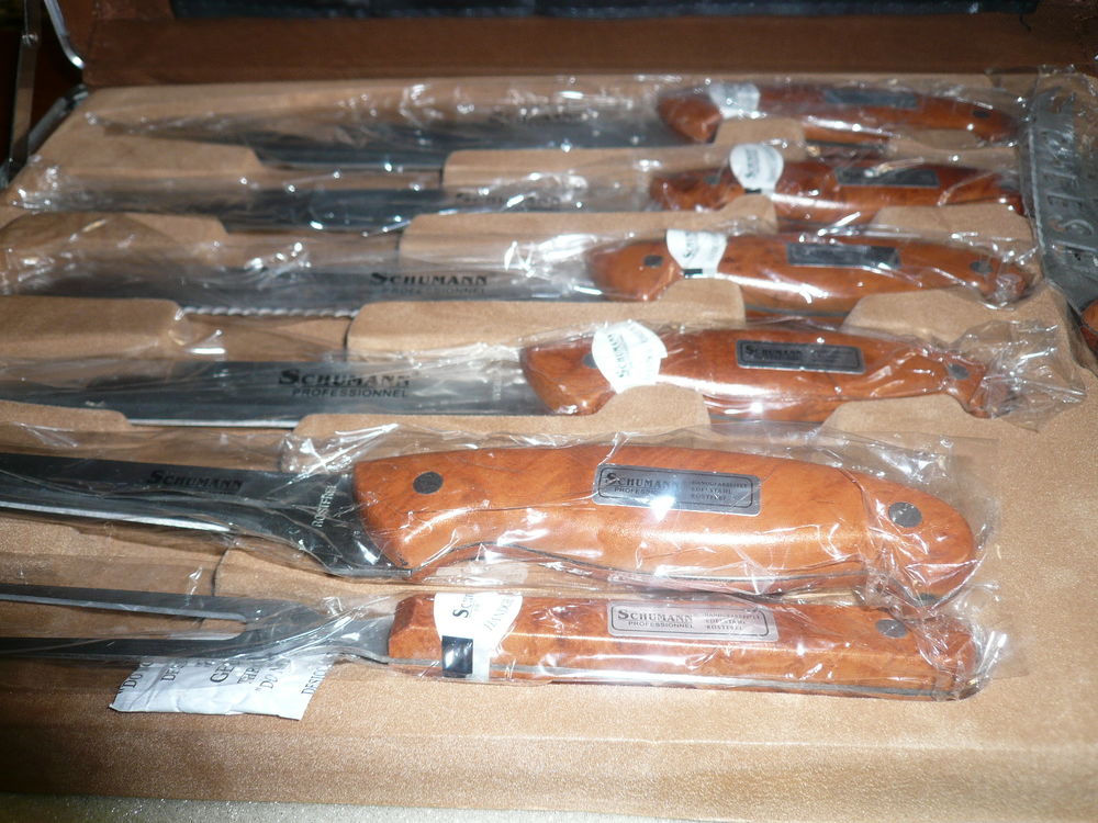 BELLE MALETTE COMPRENANT 36 COUTEAUX DE TOUTES SORTES Cuisine