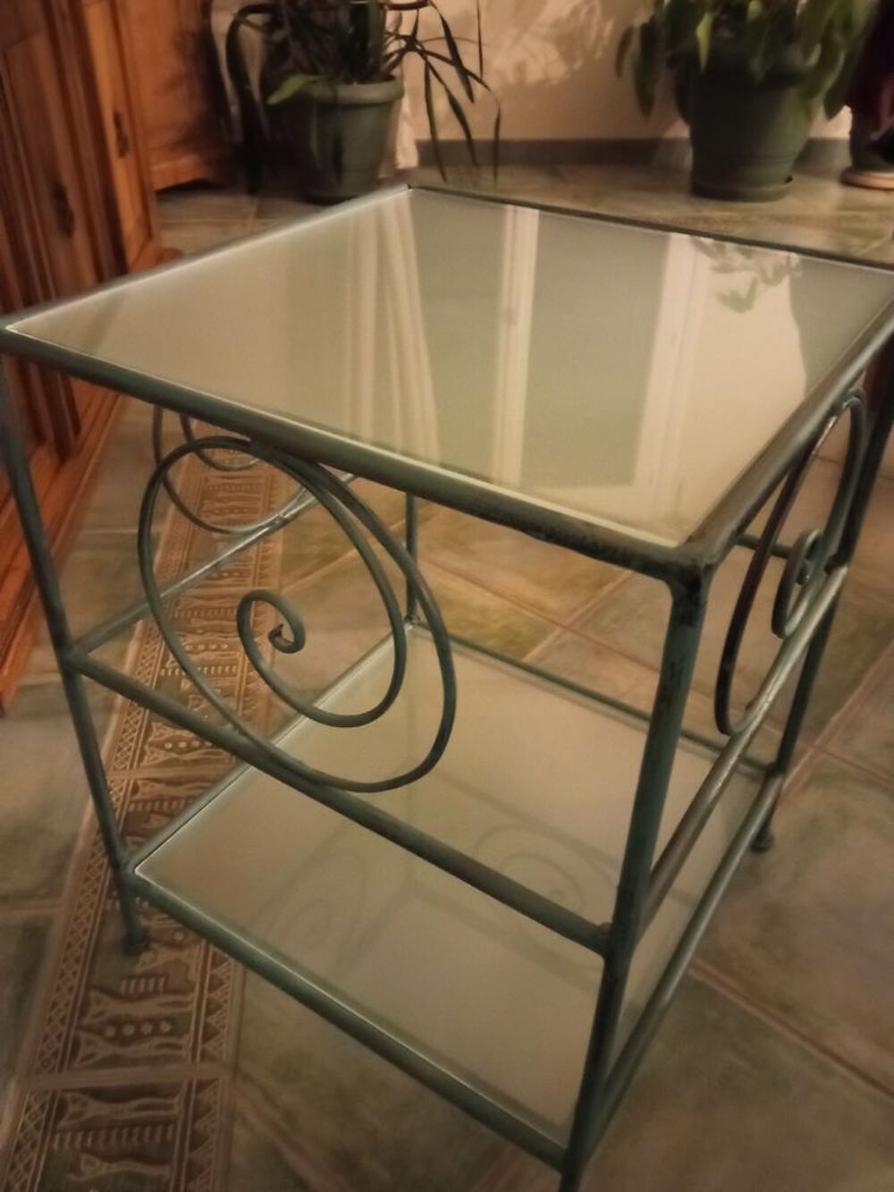 Bout de canap&eacute; / sellette fer forg&eacute; et verre Meubles