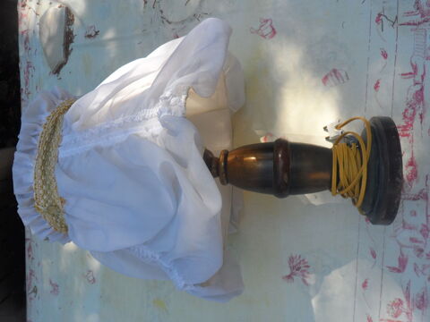 Lampe de chevet en bois vieilli H28cm 50cm avec l'abat-jour 20 Castries (34)