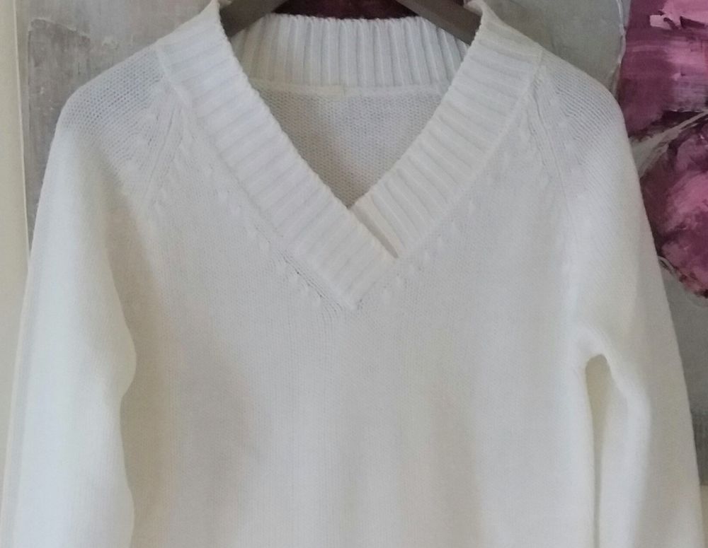 Pull &eacute;cru &agrave; col V pull mi fin tout doux &eacute;tat neuf T 38 - 40 Vêtements