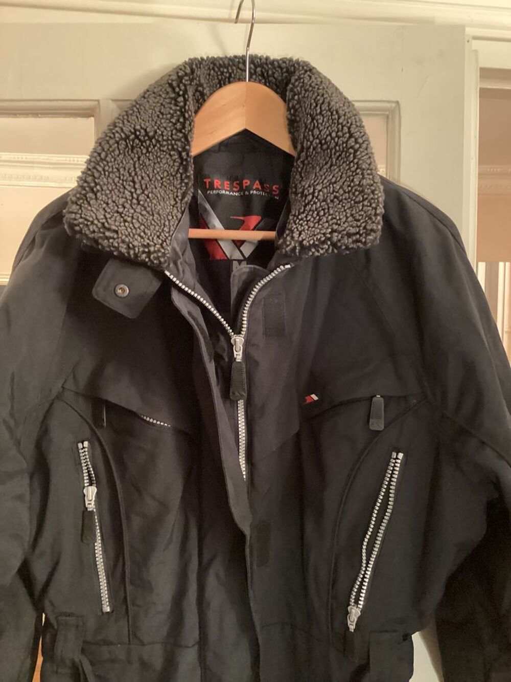 Superbe combinaison de ski noir Trespass pour adult Meubles