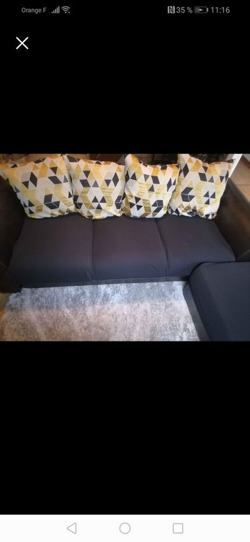 Canap&eacute; 3 places et pouf Meubles