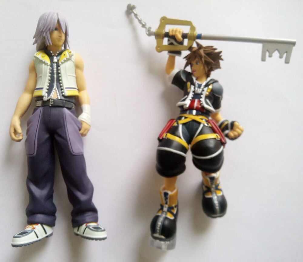 2 statuettes neuf. sur Amiens Rivery. Pas d'envoi. 20 € 