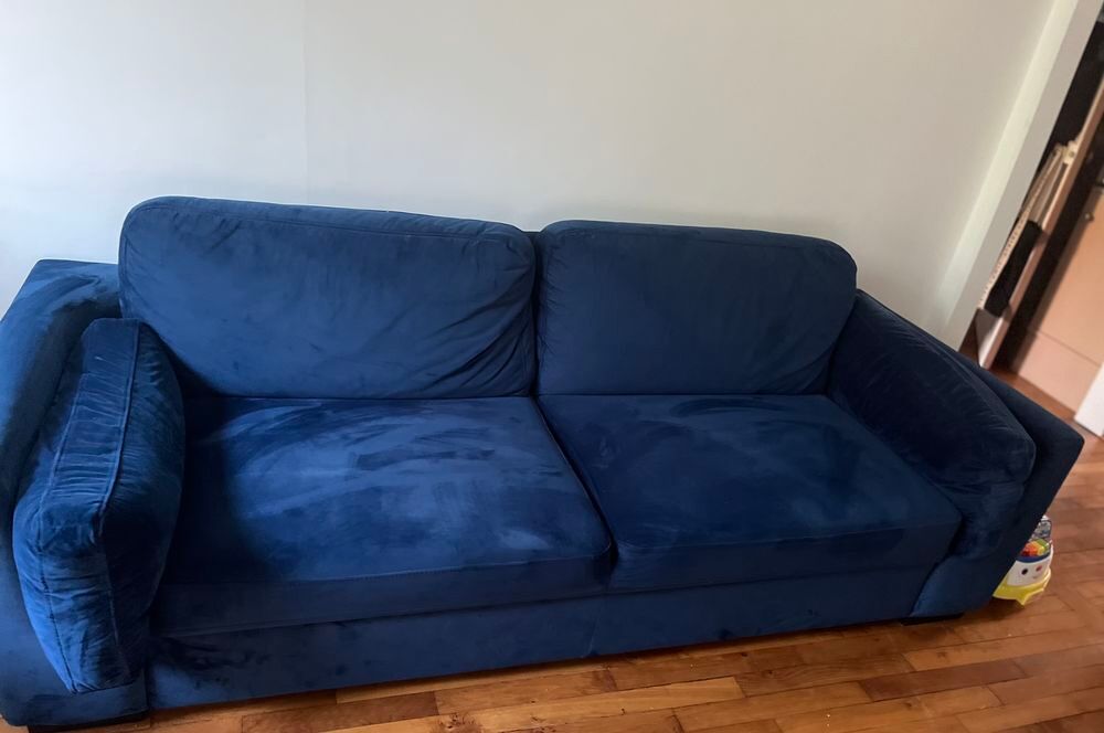 Tr&egrave;s beau Canap&eacute; en velours bleu nuit, tr&egrave;s bon &eacute;tat Meubles