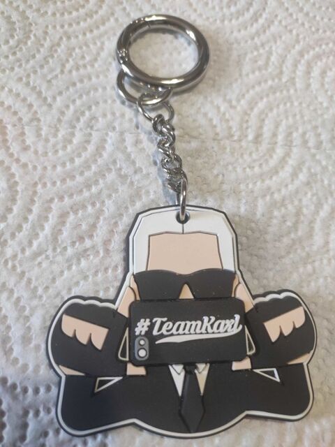 Porte-cl�s Karl Lagerfeld avec ses lunettes. 85 Verneuil-sur-Seine (78)