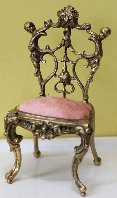 Chaise miniature Porte montre Renaissance 
bronze de Vienne 100 Issy-les-Moulineaux (92)